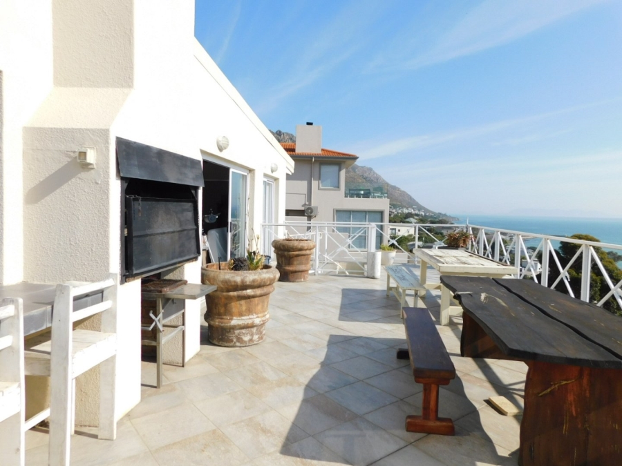 6 Bedroom Property for Sale in Mountainside Western Cape
